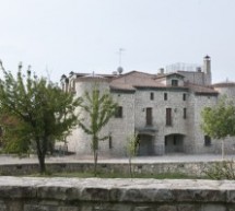 “Il volgare maniero di Piana Romana è stato costruito con notevolissimo aumento di volumi e superfici”.