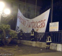 Da emergenza ambientale a emergenza democratica: la Questura “sottrae alla cittadinanza”, durante la notte, il megastriscione contro la centrale di Ponte Valentino.