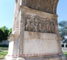 Infiltrazioni d’acqua nell’Arco di Traiano tra la disattenzione generale.