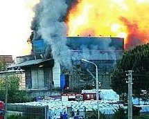 Dopo la Conferenza del Disservizio di ieri, Altrabenevento prepara la protesta durante la Notte Bianca di San Giorgio del Sannio per ricordare il “giorno nero” dell’incendio al capannone Barletta.