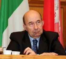 Giuseppe De Lorenzo condivide l’attacco di Michele Spina ad Antonio Clemente, il magistrato più impegnato contro corruzione e malaffare.