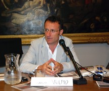 Carlo Vulpio protesta dinanzi a villa Mastella