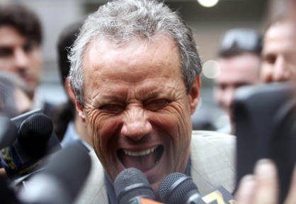 zamparini-se-la-ride.jpg